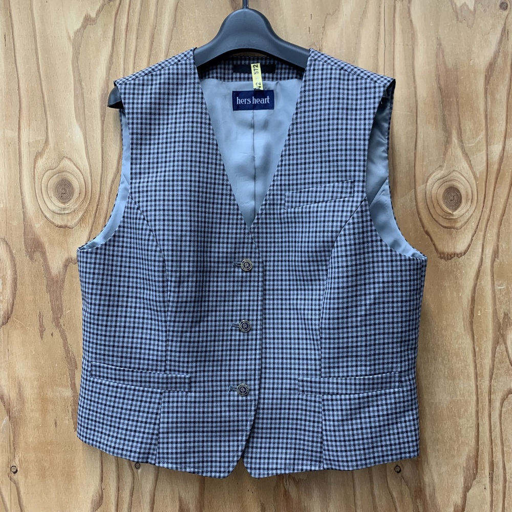 岡山県 岡山工業高等学校 女子生徒 制服 ベスト